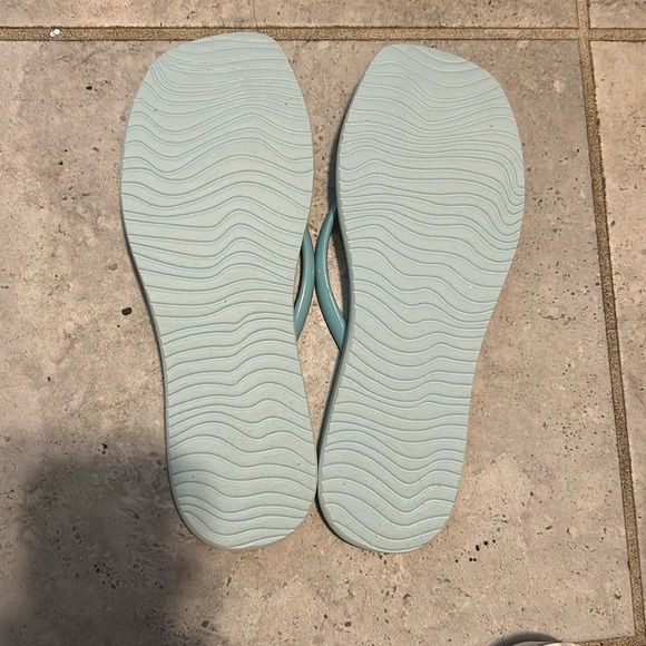 Reef OPI flip flops - Picture 2 of 2